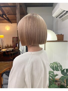 ニッカ(nicca) 襟足スッキリ大人ショートボブ 20代30代ハイトーンベージュ