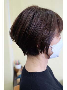 ワラティク(WARATI C) 頭の形を綺麗に見せるショートボブ