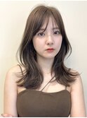 愛され　シースルー　くびれ　ミディアム　面長　レイヤーカット