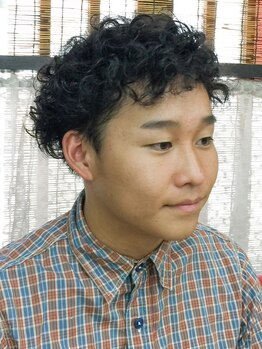 マリ美容室の写真/仕事でもプライベートでもキマるスタイルをご提案。男性特有の髪質やクセを活かした扱いやすいスタイルに！