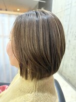 ヘアヴェローチェ(hair-veloce)&nbsp;ブリーチ無しで透明感のあるアッシュカラーのボブスタイル