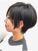 大人かわいい黒髮ショートスタイル