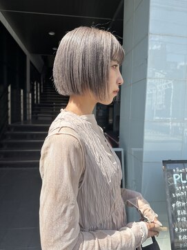 ロンド レア 天神大名店(Lond Le’a) ダブルカラーグレーシルバー透明感カラーケアブリーチ韓国ボブ