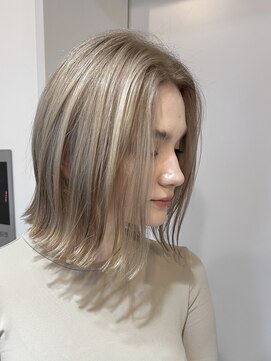 ボルタノット(volta∞knot) 切りっぱなしボブ×ホワイトベージュ