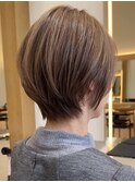 青山白髪ぼかしハイライトミディアムボブアッシュグレージュ50代