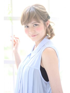 クィーンズガーデンバイケーツーギンザ(QUEEN’S GARDEN by K two GINZA) [K-two銀座]ラフなねじりサイドアップ夏のヘアアレンジ