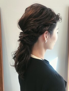 ペレ(pele) 【自由が丘pele】ヘアセット　ふんわりアレンジ　イルミナカラー