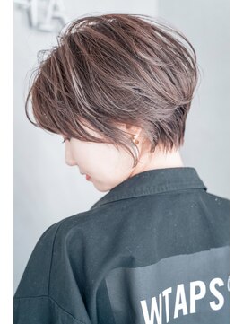 テイラー(Taylor) 【Taylor 】大宮 グレージュ×ひし形大人ショート