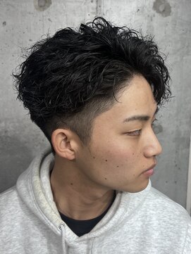 エイトメン 上野店(EIGHT MEN) 9909黒髪刈り上げハーフバック/無造作ツイスト