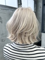 アルマヘア(Alma hair) ホワイトブロンド・レイヤーボブ