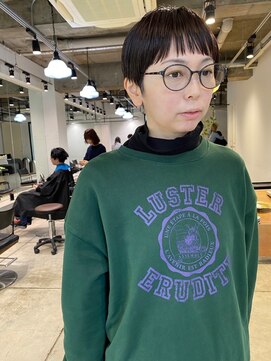 ダンボ(DUMBO) 刈り上げマッシュ　タイトショート  オン眉　ワイドバング