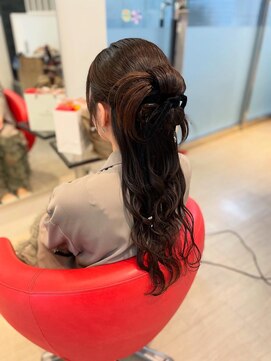 ヘアーリゾートラシックアールプラス(hair resort lachiq R+) 派生ハーフアップ