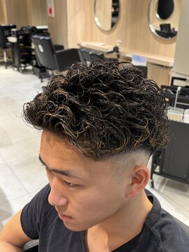 レボ 神宮寺店(Revo) スパイラルパーマ×ハイライト