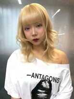 ロイオブジゼル(roi of GiseL)&nbsp;ブリーチ ダブルカラー ハイトーン ブロンド ワイドバング 20代
