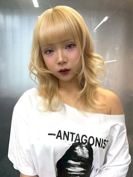 ロイオブジゼル(roi of GiseL) ブリーチ ダブルカラー ハイトーン ブロンド ワイドバング 20代