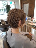 ロハスバイケンジ(LOHAS by KENJE)&nbsp;都内に行かなくても叶う白髪ぼかしくびれショート