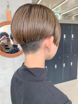 テトヘアー(teto hair) ハンサムショート、前下がりショート、グレージュ、刈り上げ女子