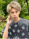 アップバングツーブロック刈り上げブリーチカラーツイストパーマ