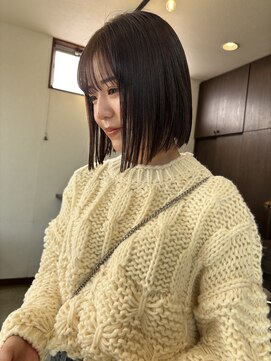 ショウビット(Show Bit) 顎下切りっぱなしボブ