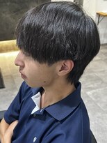 ヒュイル バイ ニアウ(Hwyl by Niau) メンズマッシュウルフパーマソフトツイストパーマ刈り上げ