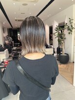 ステア ケース(stair case)&nbsp;地毛残し　ハイライト　毛先は明るめ