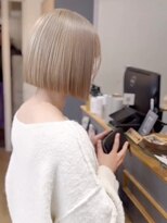 ネオリーブ クーロ(Neolive curro)&nbsp;小顔ハッシュレイヤー×ハイトーンブルー[横浜/ブリーチ]