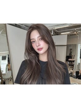 極上ツヤ感のヘアケアで魅了[ダブルカラー/前髪カット/インナーカラー/レイヤーカット/ボブ/ハイライト］