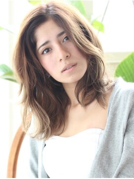 ワースホワイル(WORTH WHILE) 大人ガーリーダークアッシュミディアムレイヤーカットブリーチ