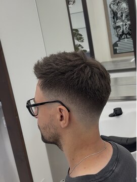 トウキョウ クラシック バーバー タウン(TOKYO CLASSIC BARBER TOWN) ミドルフェード