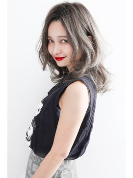 エルサ(Elsa) 【Elsa元町・三宮】とろみグレーアッシュグラデーション