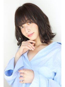 ラクシア(LUXIA) 大人フェミニンくびれスタイル