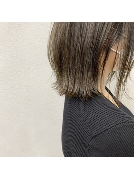 エヌ(N) N/92co. 外ハネボブ × オリーブグレージュ