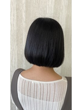 アンダーバー(UNDRvr) 前下がりボブ