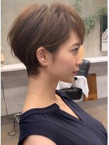 ロビー 表参道(ROBBY)&nbsp;ショートヘア/レイヤー/分け目なし/前髪あり流し/30代・40代