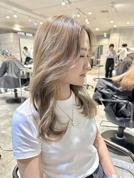 アンダーバーホワイト(_WHITE) ブリーチ有りミルクベージュ　レイヤーカット