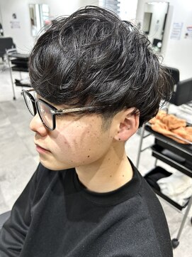 ヒュイル バイ ニアウ(Hwyl by Niau) メンズマッシュツーブロックスパイラルパーマニュアンスパーマ