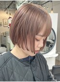 ショートボブミルクティーベージュハイトーン切りっぱなしボブ