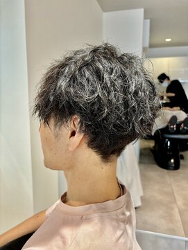 シキ(shiqui) ツイストスパイラルパーマ/ツーブロック/イルミナカラー