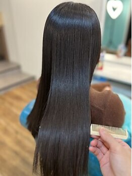 アメイズトーキョー 札幌大通(Amaz! tokyo)の写真/くせ毛＆ダメージ毛のスペシャリストが作る自社製薬剤で、徹底的な低ダメージと美髪を実現。