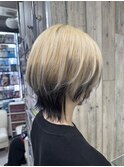 ケアブリーチ　ウルフカット　ブロンドと黒　エンドカラー