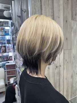 トムキャット(TOM CAT) ケアブリーチ ウルフカット ブロンドと黒 エンドカラー