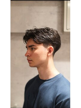 ヘアーズヨシオカ(HAIR'S YOSHIOKA) センターパート 毛流れスタイル