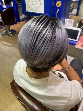 ジュリアンマーラ(Julien Mara) インナーカラー/シルバーアッシュ/ハンサムショート/メンズヘア