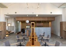 広々とした店内ですのでゆったりとした空間で施術を受けれます☆