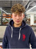 スキンフェードスパイキーショートパーマ短髪刈り上げ