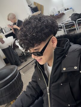 ファミリア 新宿(familiar) スペインカール テーパーフェード