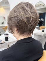 ファチュール(fAture.) 50代60代 グレーローライト 白髪ぼかし くびれショート 夙川