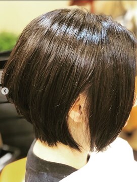 ブルー フラッグ ヘアー ワークス(blue flag hair works) 手ぐしでまとまるショートボブ☆