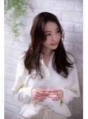伸ばしかけくせ毛風マッシュウルフにオン眉切りっぱなしボブ