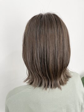 ルヴェルヘアー(Revel hair) シークレットハイライト×シルバーベージュ☆ボブ